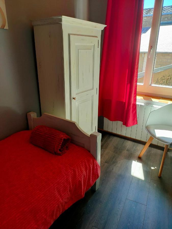 Magnifique Appartement En Centre Ville De Chateau Chinon Ville Exterior foto