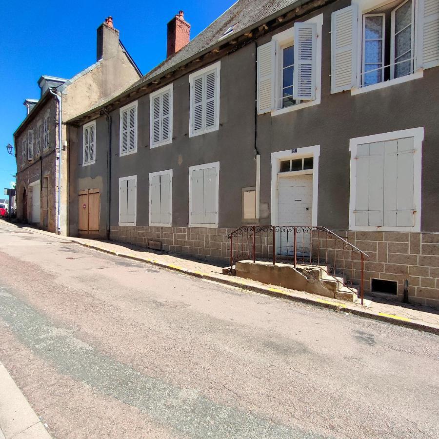 Magnifique Appartement En Centre Ville De Chateau Chinon Ville Exterior foto